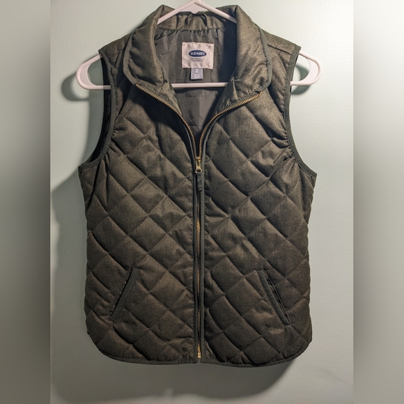 Old Navy Quilted Vest - Picture 4 of 7